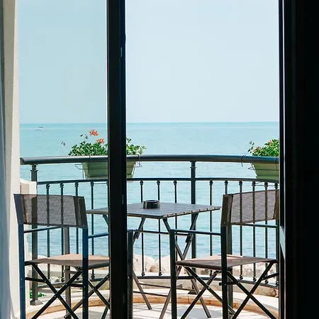 Blue Marine Apartment, Complex Carpe Diem Balchik, Free Parking *