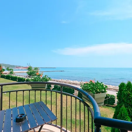 Blue Marine Apartment, Complex Carpe Diem Balchik, Free Parking Apartment *