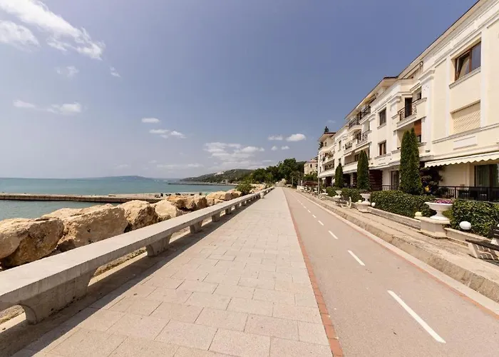 Blue Marine Apartment, Complex Carpe Diem Balchik, Free Parking بالشيك